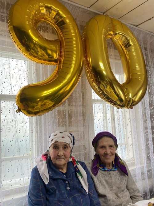 Флюра апа 90 яшенә якыннарын кунакка җыйды