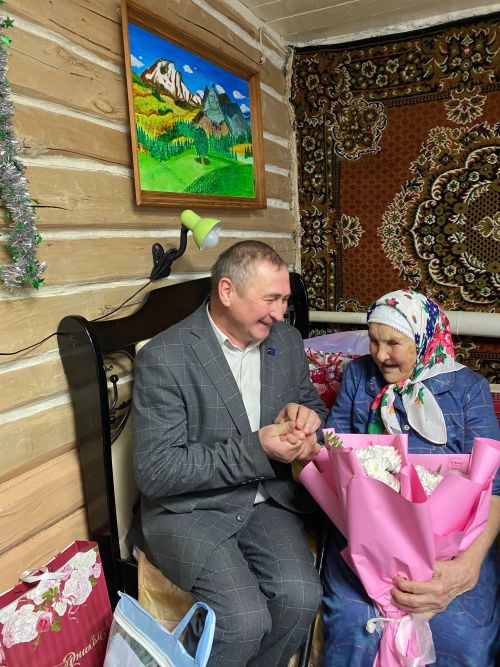 Флюра апа 90 яшенә якыннарын кунакка җыйды