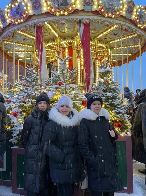 Әхмәтбаевлар Яңа елны Мәскәүдә каршылаганнар