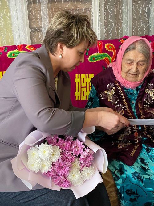 Юлтимер авылының иң өлкән кешесе Гайнур Габдрахмановага 95 яшь тулды