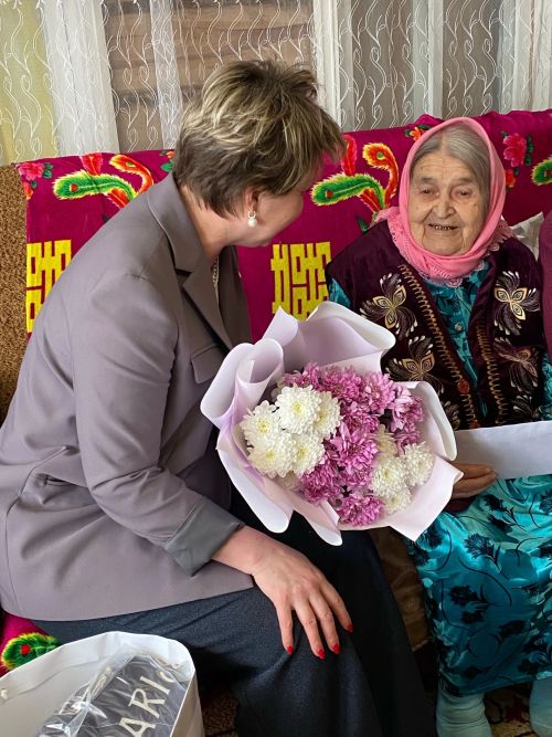 Юлтимер авылының иң өлкән кешесе Гайнур Габдрахмановага 95 яшь тулды