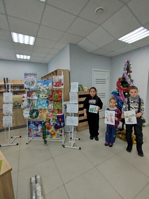 Балалар яңа ел рәсемнәре ясадылар