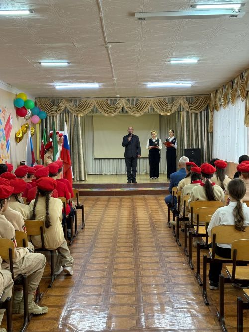 В Джалильской школе №2 состоялась встреча юнармейцев района