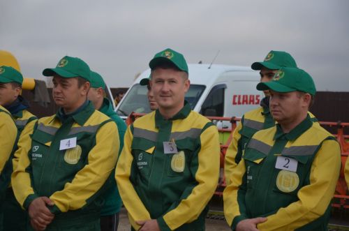 В Сарманово соревновались молодые комбайнеры Татарстана