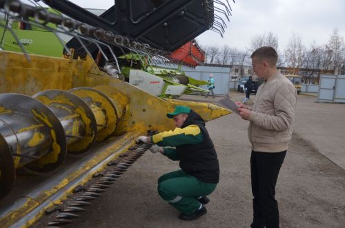 В Сарманово соревновались молодые комбайнеры Татарстана