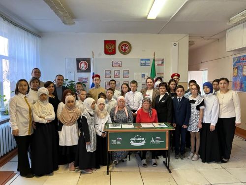 В Иляксазской школе открыли Парту Героя