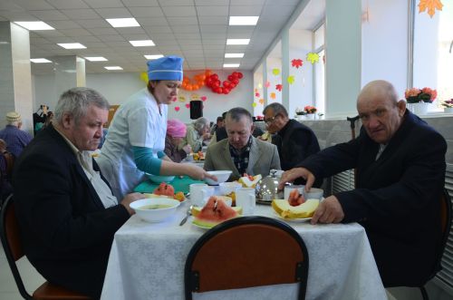 Җәлил картлар интернат-йортында Өлкәннәр көнен бәйрәм иттеләр