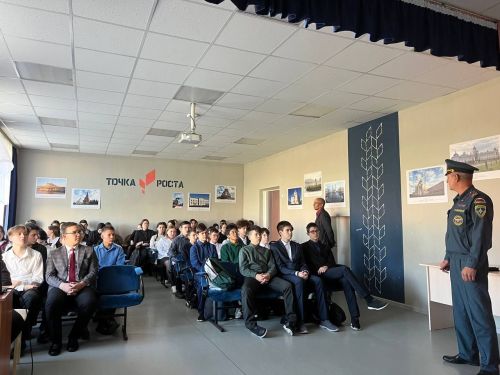 В Сармановской школе прошли уроки гражданской обороны и пожарной безопасности