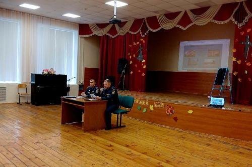 В школах района прошли встречи с представителями МЧС