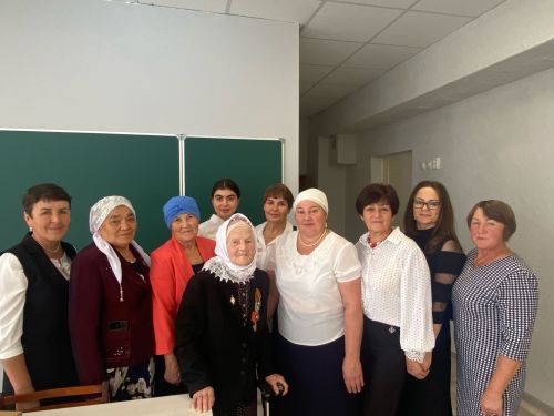 Беренче директор истәлегенә кабинет ачтылар