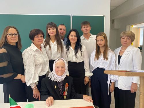 Беренче директор истәлегенә кабинет ачтылар