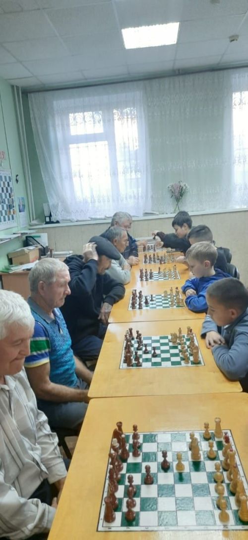 Ветераны и юные шахматисты сыграли в Джалиле