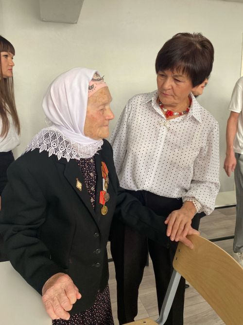 Беренче директор истәлегенә кабинет ачтылар