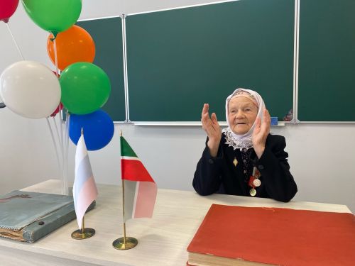 Беренче директор истәлегенә кабинет ачтылар