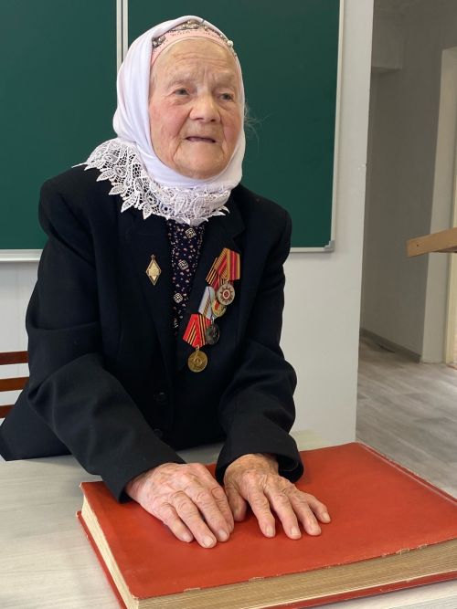 Беренче директор истәлегенә кабинет ачтылар