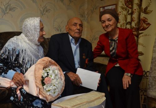 «Минем кебек, чирләмичә, 95 яшькә җитегез», – ди Мансур абый