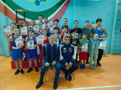 Боксеры района провели товарищеский поединок
