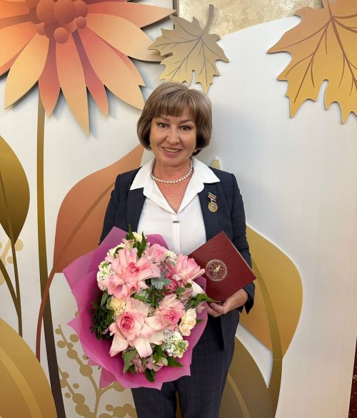 Сарман урта мәктәбе укытучысы Зилә Фәйзуллинага мактаулы исем бирелде