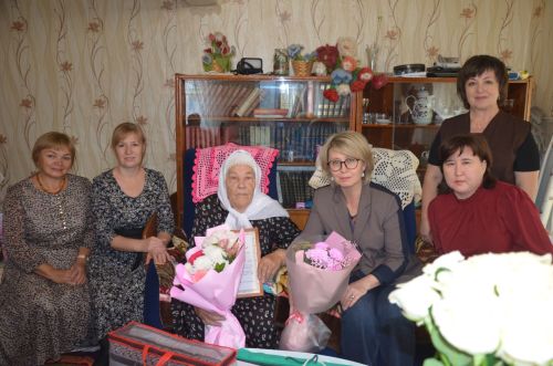 90 яшен тутырган Римма апа юбилеен үзе алып барды
