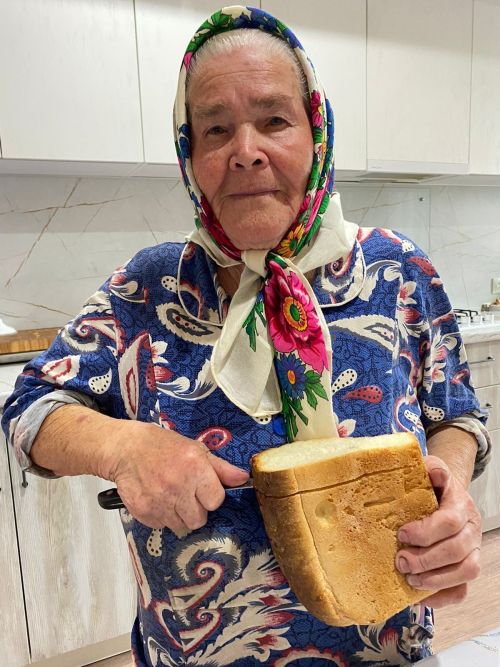 Чураш авылында яшәүче Гөлсәвия Гыймаеваны җирлек җитәкчелеге, авылдашлары, якыннары юбилее белән тәбрикләделәр