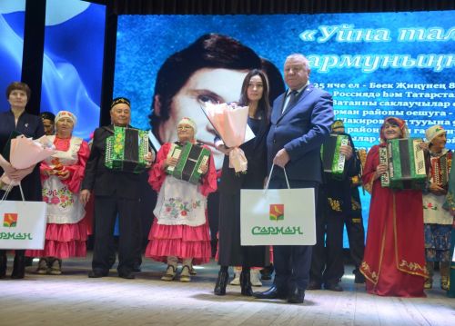 Сарманлылар бәйрәмнәрне җыр белән каршылый