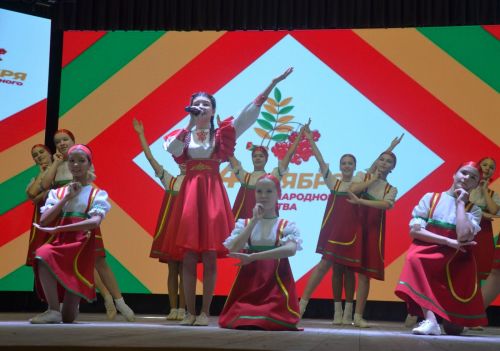 Сарманлылар бәйрәмнәрне җыр белән каршылый