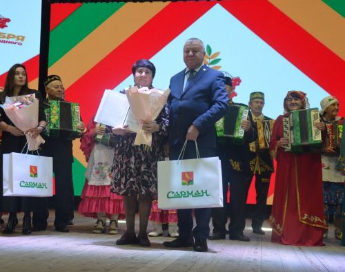 Сарманлылар бәйрәмнәрне җыр белән каршылый