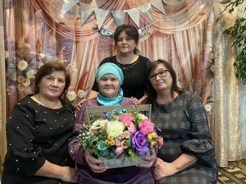 Азалакта бриллиант туй үткәрделәр