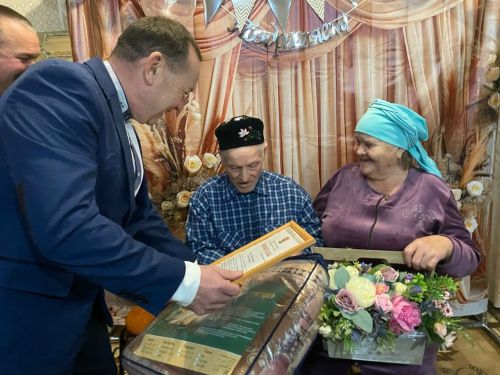 Азалакта бриллиант туй үткәрделәр