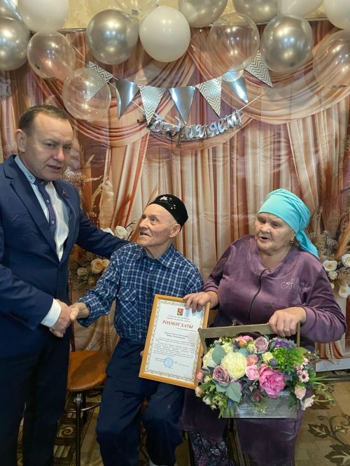Азалакта бриллиант туй үткәрделәр