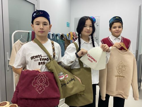 Матбугат үзәгендә узган ярминкә абунәчеләрне очраштырды
