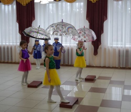 Поселокның “Ак калфак”лылары хәрбиләрнең әниләрен кунакка чакырды