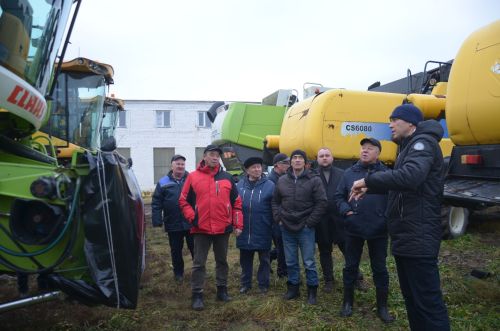В районе провели проверку АПК по постановке техники на зимнее хранение и подготовке к ремонту