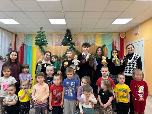 Участники«Движения Первых» устроили театральный праздник в детском саду