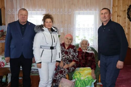 Глава района поздравил долгожителей района