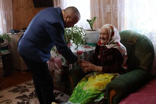 Глава района поздравил долгожителей района