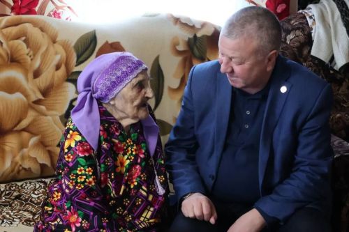 Глава района поздравил долгожителей района