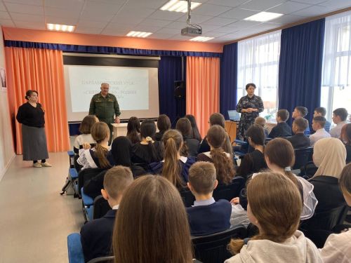 Патриотический урок «Святое дело — Родине служить» прошел в Сармановской школе