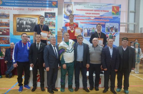 Район командасы көрәш турнирында икенче урын алды