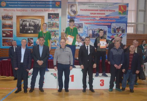 Район командасы көрәш турнирында икенче урын алды