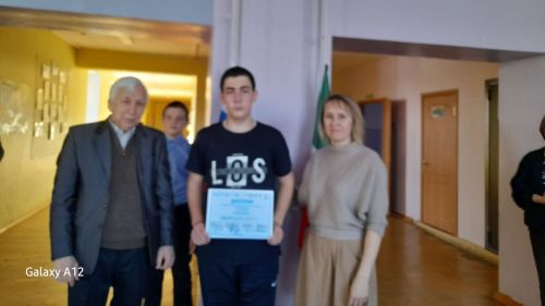 Юные таланты Александровской школы: победы в шашках, науке и творчестве!