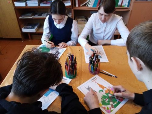 Учащиеся Каташ-Каранской ООШ присоединились к акции «Символы Победы»
