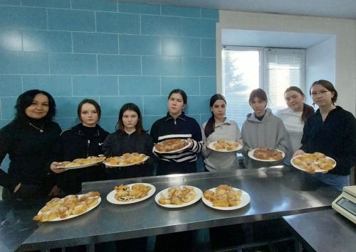 Учащиеся Сармановской СОШ освоили азы профессии повара-кондитера на мастер-классе в Сармановском аграрном колледже