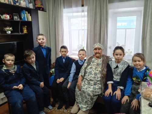 Саклов-Башские ученики поздравили ветеранов тыла