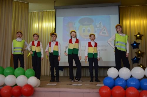 Сарман гимназиясе командасы агитбригадалар бәйгесендә җиңде