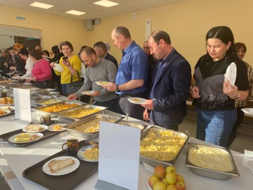 Сарман гимназиясендә әти-әниләрне сыйладылар