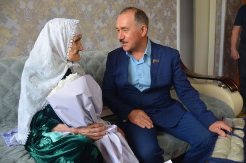 Балтач кызы Әлмәттә 95 яшен үткәрде