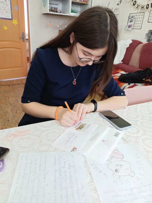 «Внуки по переписке»: волонтёры дарят тепло одиноким пожилым людям