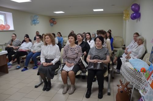 Хастаханәдә бала көтүче әниләрне хөрмәтләделәр