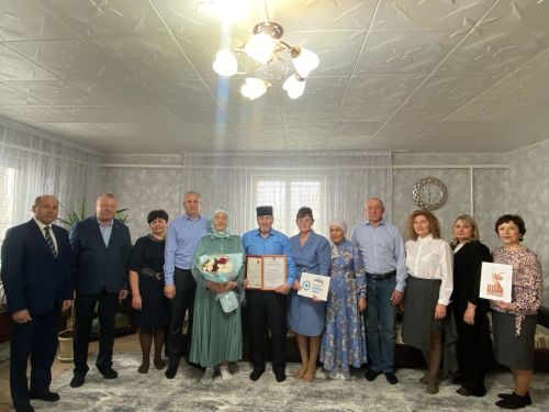 Салиховларны алтын туйлары белән тәбрикләделәр